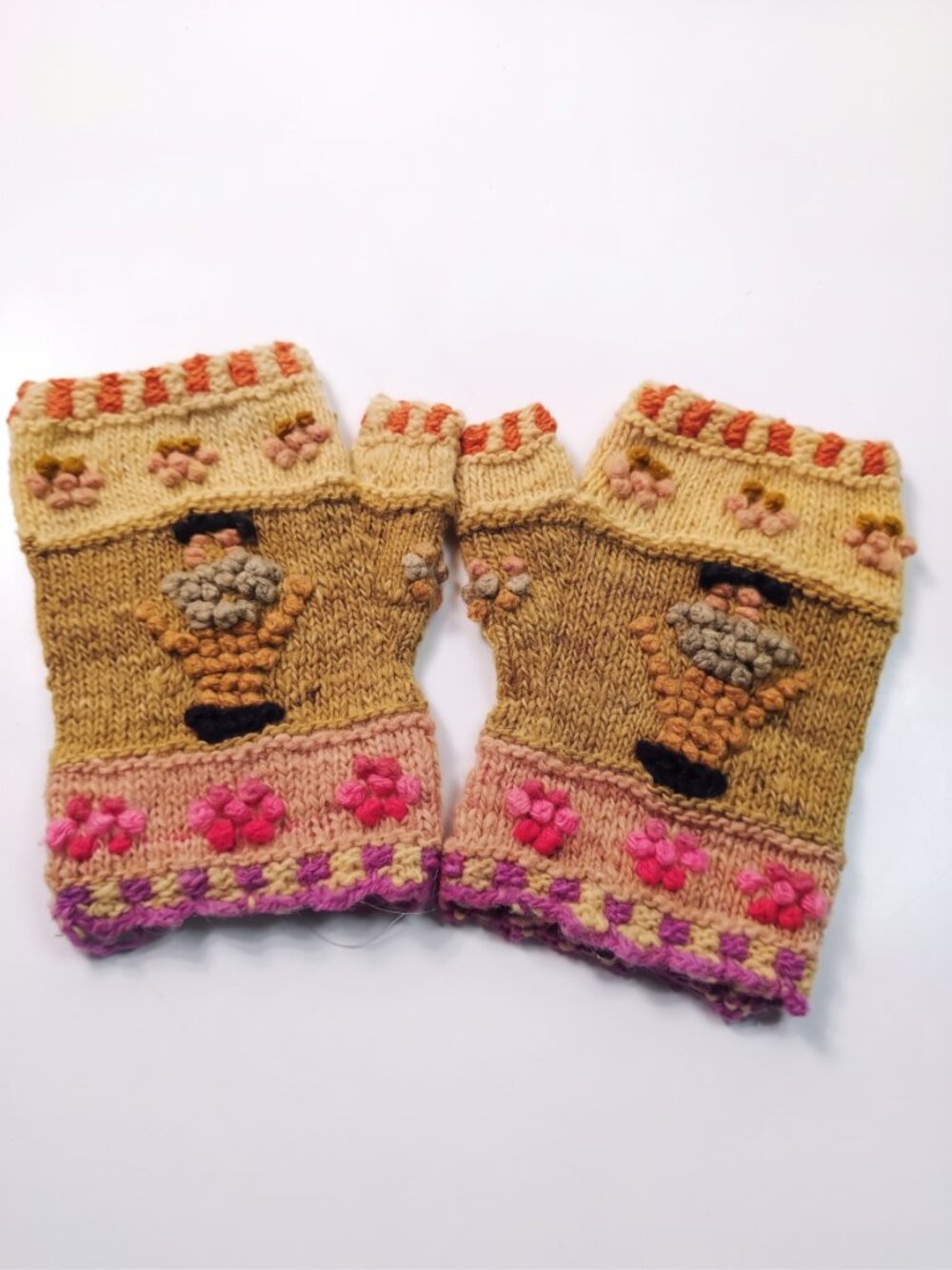 Hand-Knitted Sheep's Wool Gloves – Cusco Artisan Craft – Warm Winter Wear